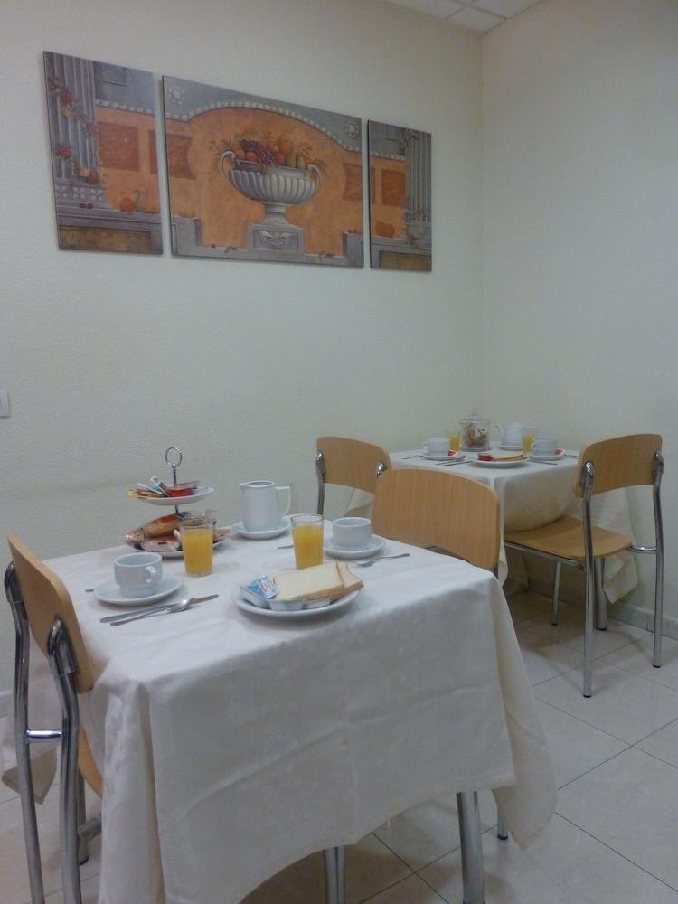 Hostal El Val Alcalá de Henares Exteriér fotografie